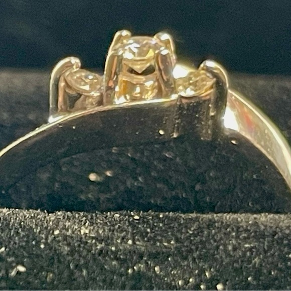 14k white gold 3 stone diamond ring Size 7 - Picture 7 of 8